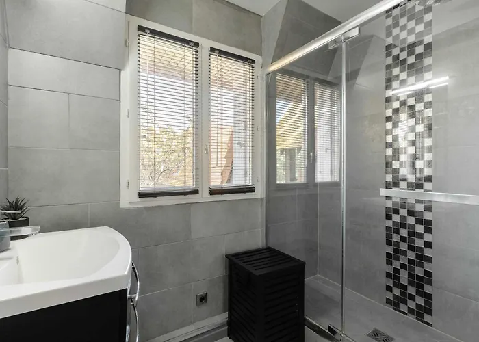 Stunning 2-bedroom - Pool And Tennis