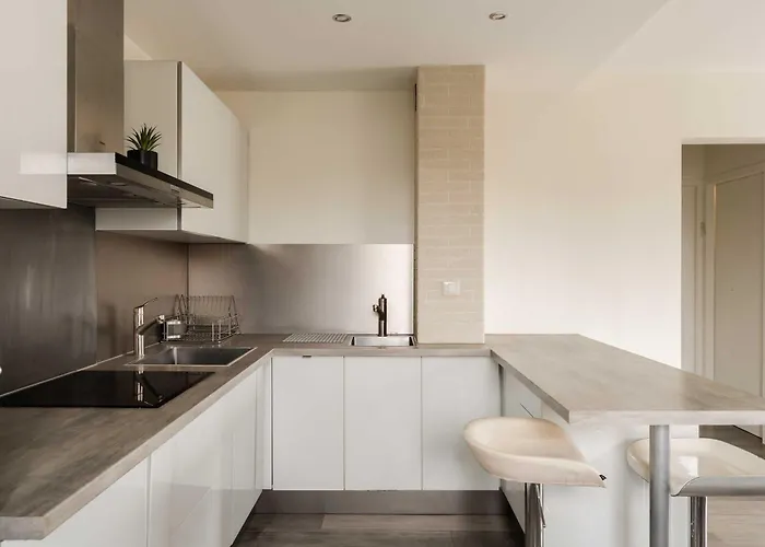 Stunning 2-bedroom - Pool And Tennis *