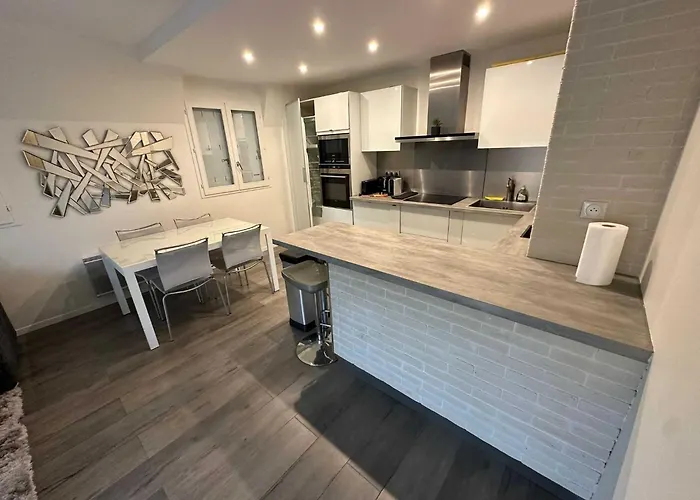 Stunning 2-bedroom - Pool And Tennis Deauville