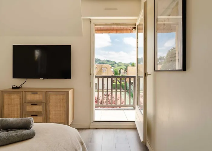 Stunning 2-bedroom - Pool And Tennis Appartement