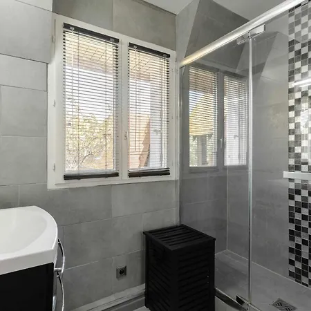 Stunning 2-bedroom - Pool And Tennis
