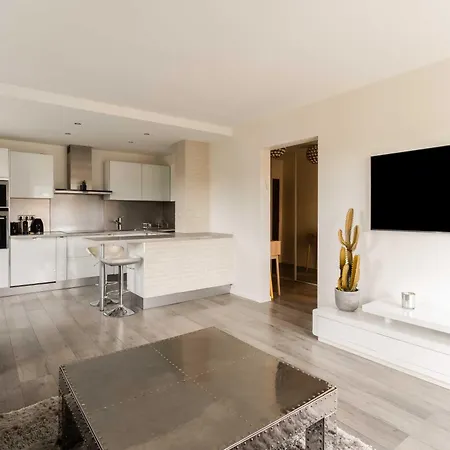 Apartment Stunning 2-bedroom - Pool And Tennis *