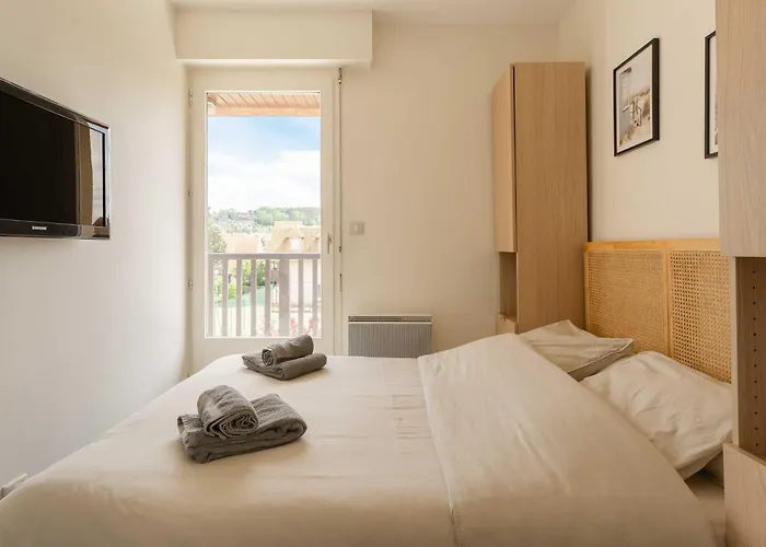 Stunning 2-bedroom - Pool And Tennis * Deauville